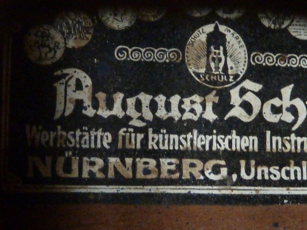 Meister Gitarre von August Schulz 1916 Wappengitarre